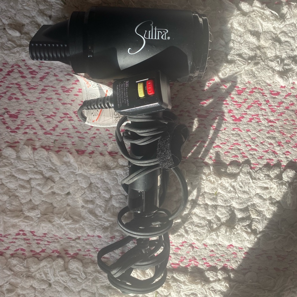 Sultry bombshell blow dryer